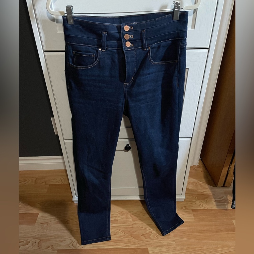 Ann Taylor button and zipper fly skinny/straight jeans